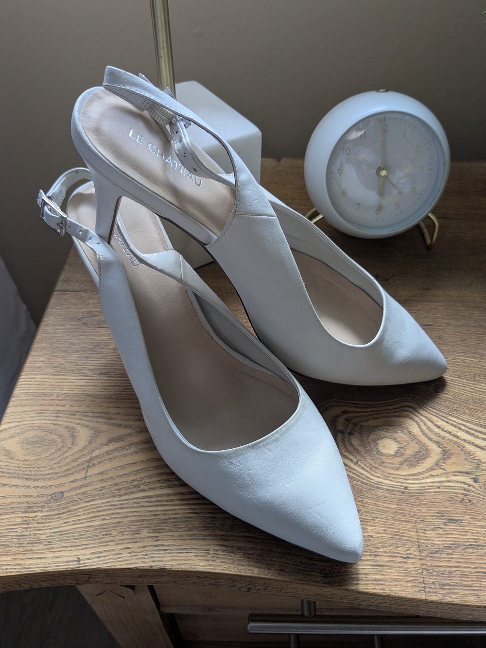 le chateau White Greyish Pointed Slingback Pumps